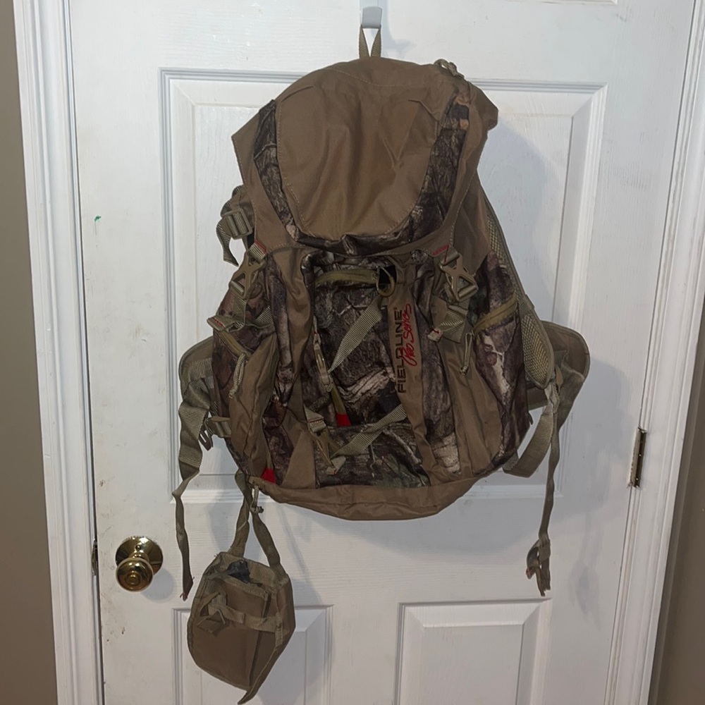 Camouflage- large - Fieldline Pro Hunting bag with ammo compartment++